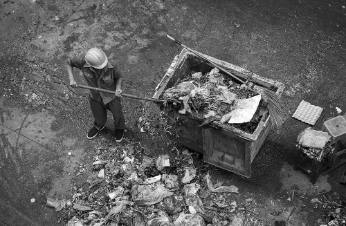 Sorting recyclable materials for removal